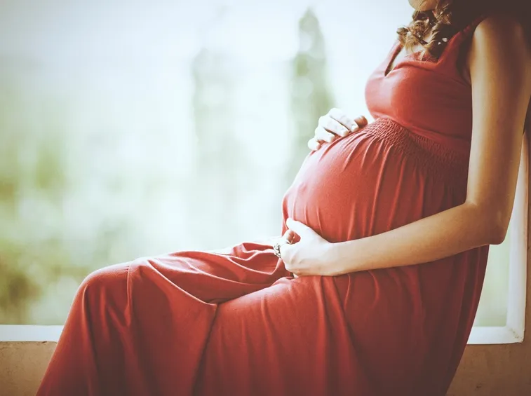 Una donna incinta