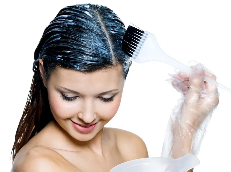 capelli tinti e curati