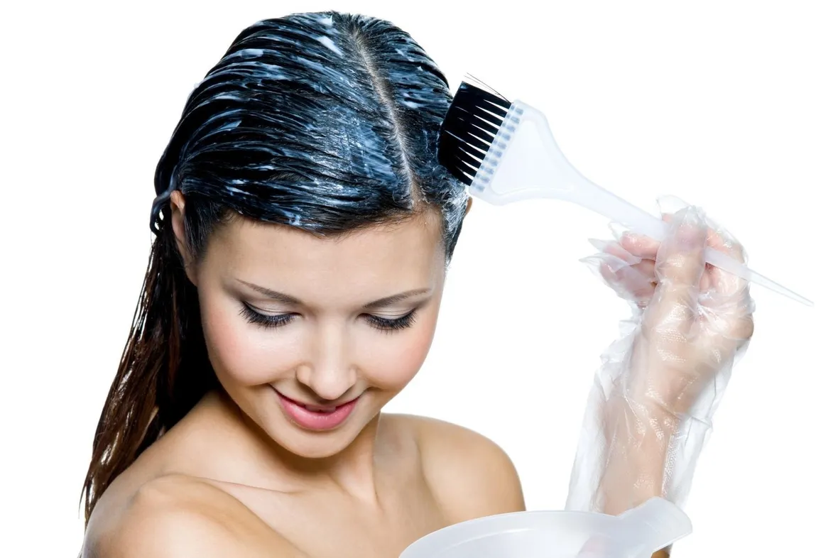 capelli tinti e curati