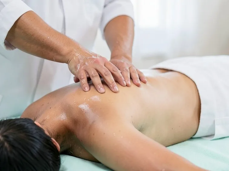 massaggi per mal di spalla